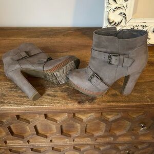 Elegant Gray Heeled Boots with Buckle Accents